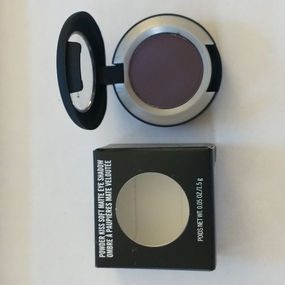 MAC It's Vintage Powder Kiss Soft Matte Eyeshadow - Picture 5 of 7